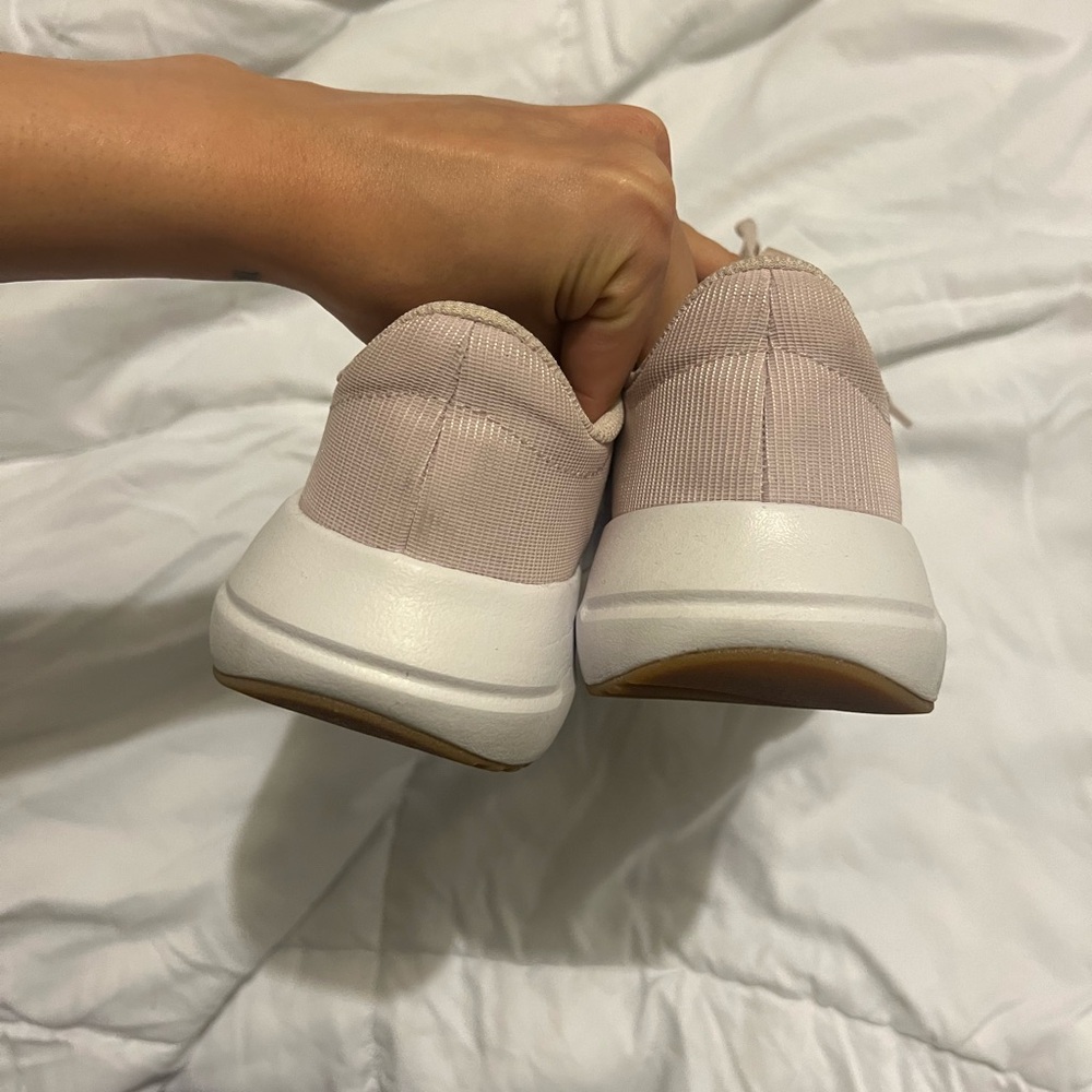 Pink Nikes - Picture 4 of 5